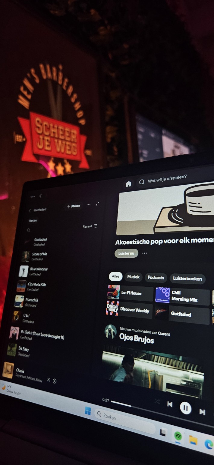 Music and screen inside the house